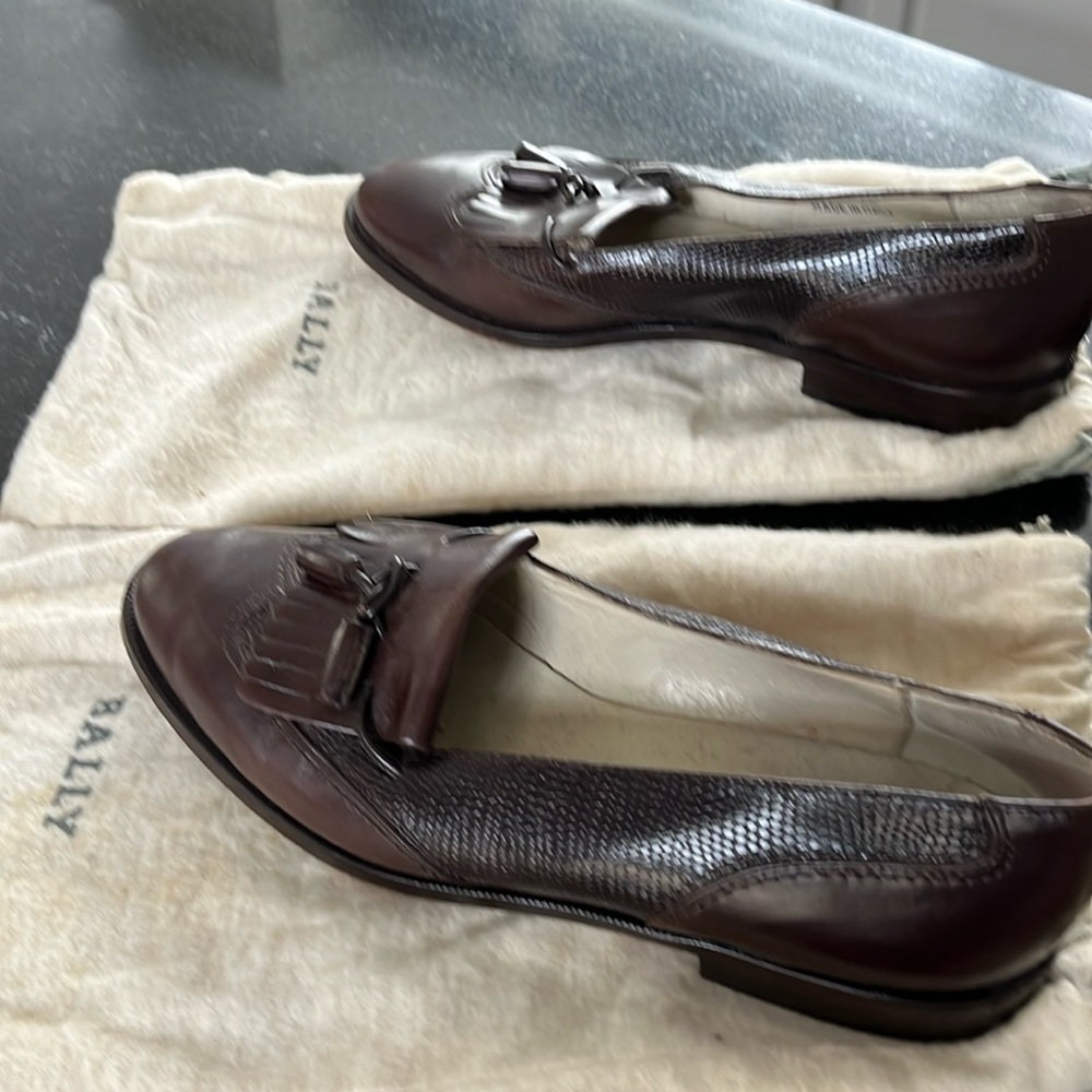 Vintage all leather Bally flats